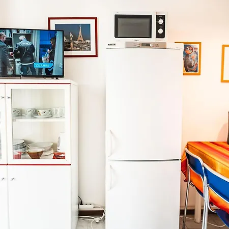 Comfy By The Sea In Apartment *